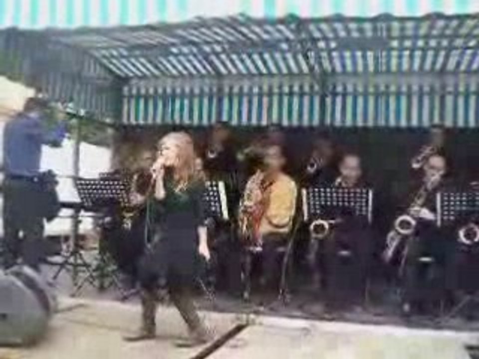 Caroline Costa - It's oh so quiet de Björk