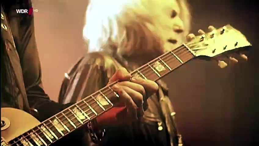 Suicide (Thin Lizzy cover) - Black Star Riders (live)