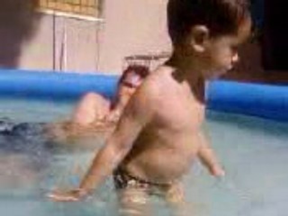 Tim saute piscine 30-07-08