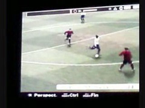 Frappe du rond central en lucarne opposée