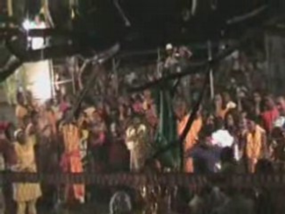 Marche sur le feu le 27/07/08 à Bois nèfles cocos.