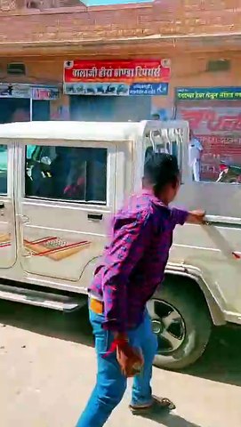 जोधपुर में वोटिंग के दौरान कैंपर पर पथराव