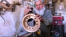 This craftsman are making cutterpillar gear from high metal sheet