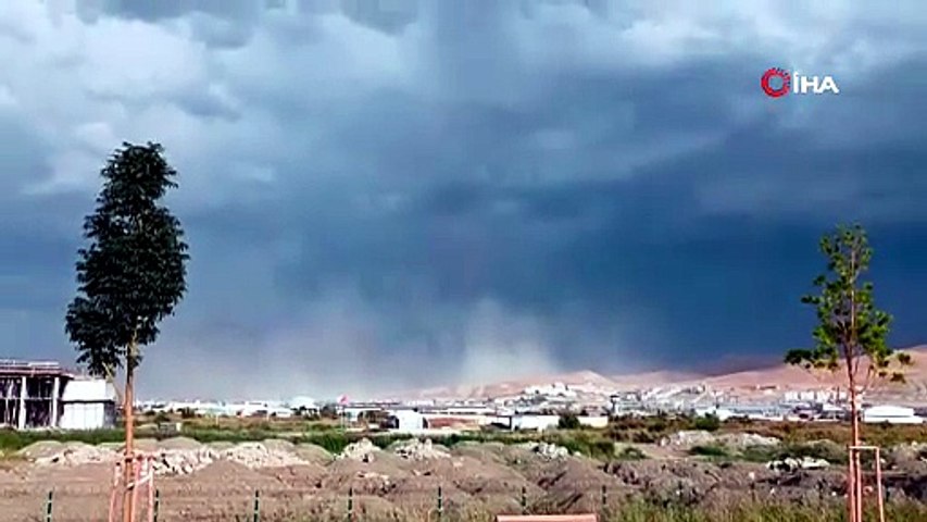 Kuvvetli rüzgar bir şehri esir aldı: Tozdan göz gözü görmedi