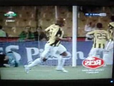 Fenerbahce FC vs MTK Budapest Goal : Roberto Carlos