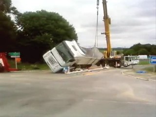 Poid lourd renversé N165 photos et vidéo dépannage