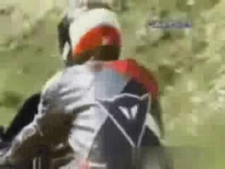 Accident de moto contre un muret