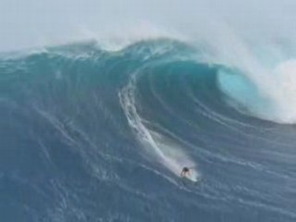 Tsunami surfer