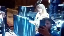 Ρίγη συγκίνησης από τη Γωγώ Τσαμπά στο live της: Το μεγάλο αντίο στον Γιώργο Μαζωνάκη που συγκίνησε