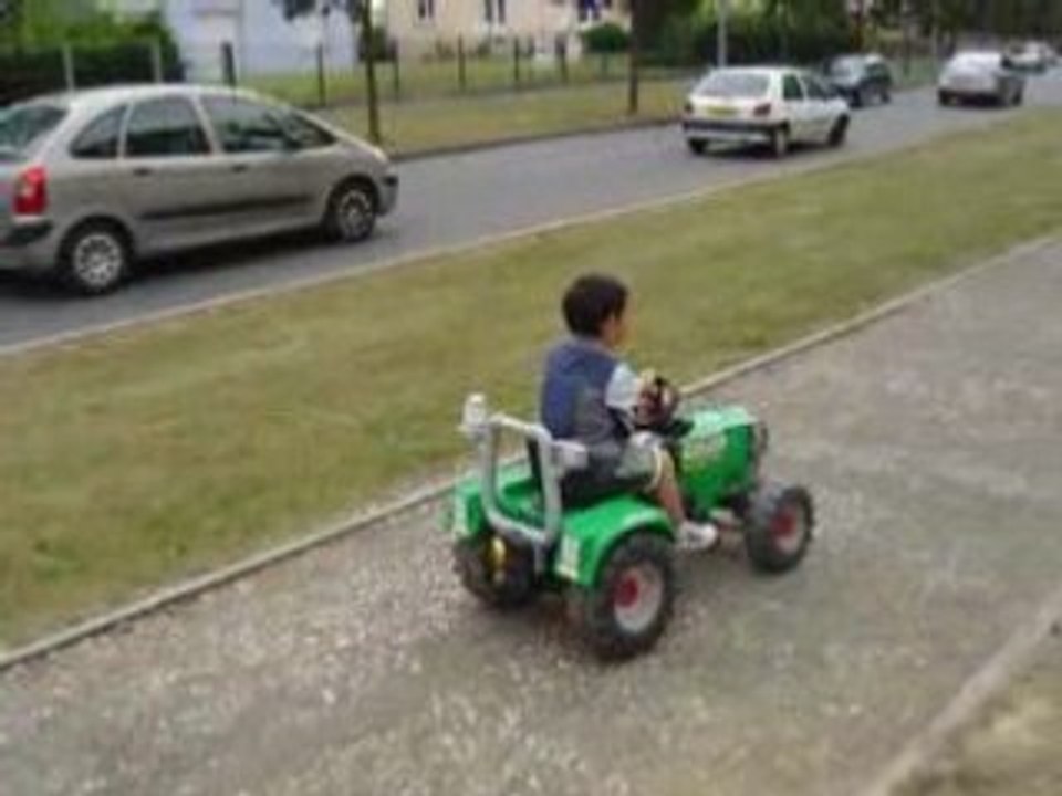 12 Juillet - Rémi avec son tracteur