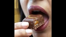 Pirya_biting_chocolate_caramel_toffee_par