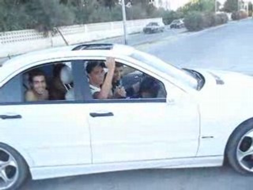 menzel bouzelfa  en rentrant de la plage