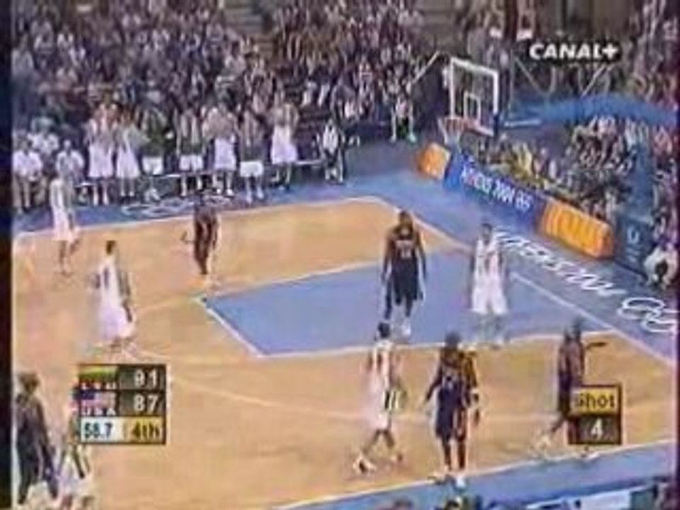 JO Athènes 2004  USA-Lituanie Jasikevicius prend feu!