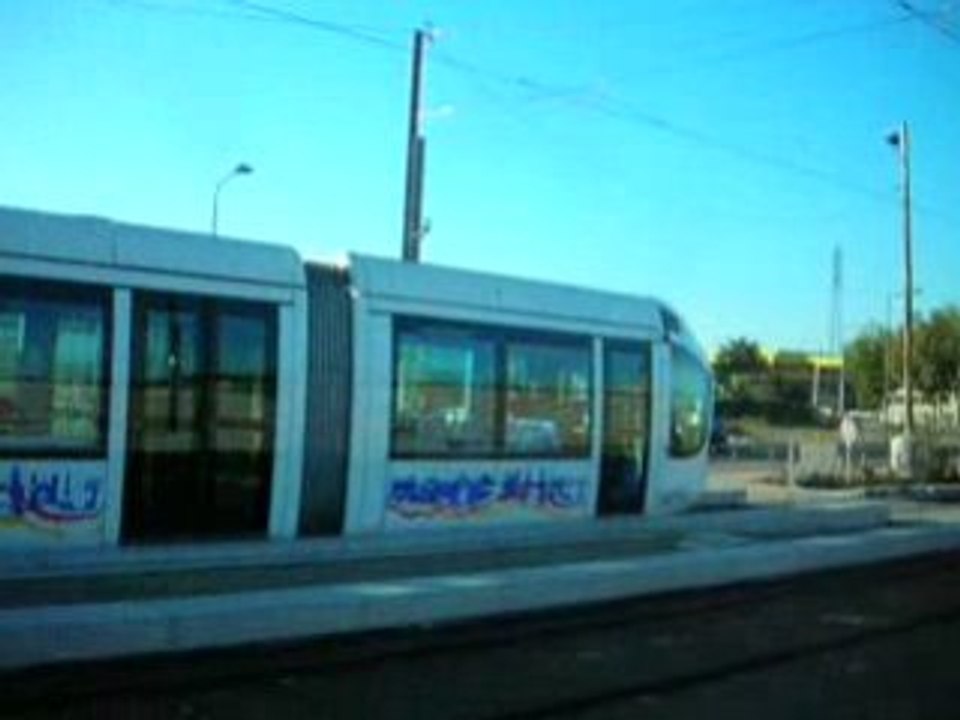 Tram T3 TCL à Vaulx-en-Velin La Soie