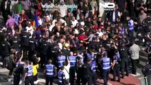 Ρουμάνοι κτηνοτρόφοι συγκρούονται με την αστυνομία στο Βουκουρέστι για την απαγόρευση ζώων της ΕΕ