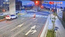 桃園八德路口晚間驚傳連環車禍！7車碰撞5人送醫