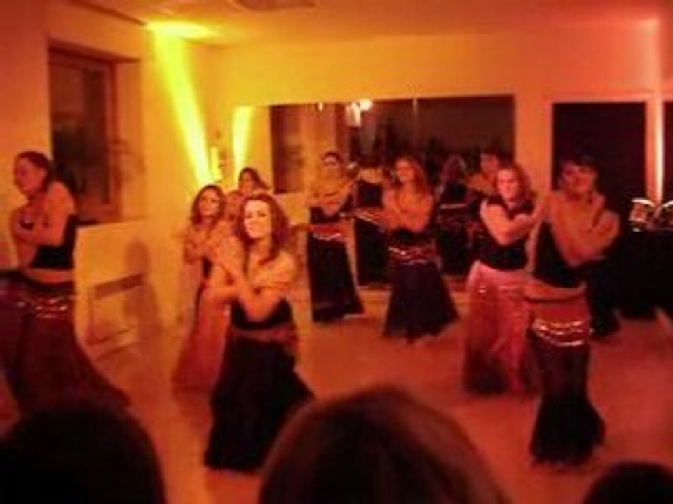Dance orientale avec le groupe