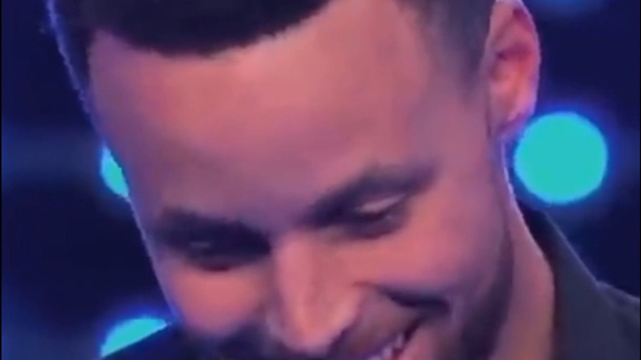 Ayesha Curry Leaves Steph the Easiest Fast Money Ever on Celebrity Family Feud