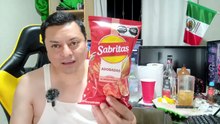 entre botanas y bebidas frituras sabritas adobadas y vodka oso negro platicando cosas de la vida