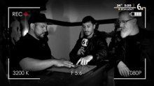 Juegan a la ouija en casa antigua