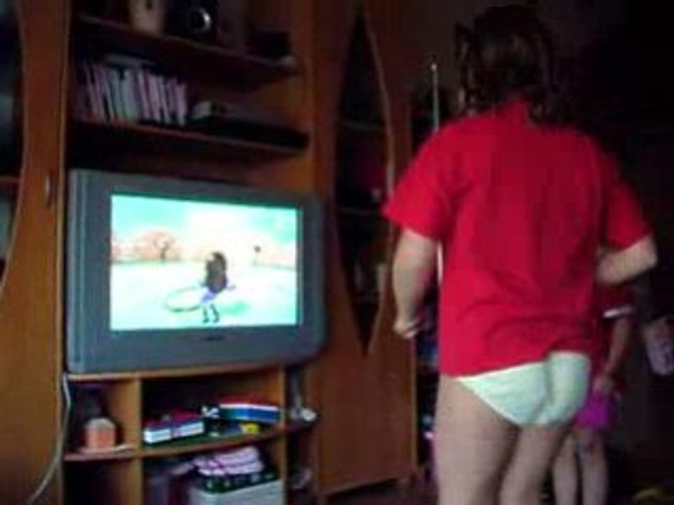 Viki hullahopp karikázik - Wii