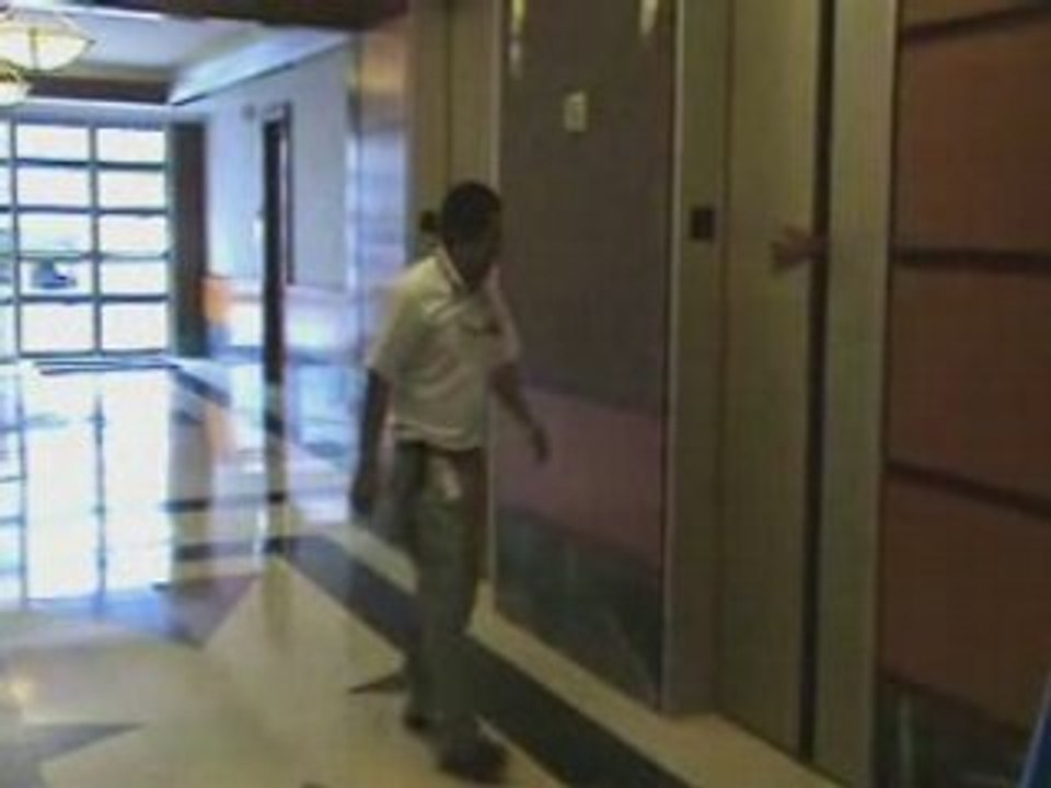 Guy loses hand