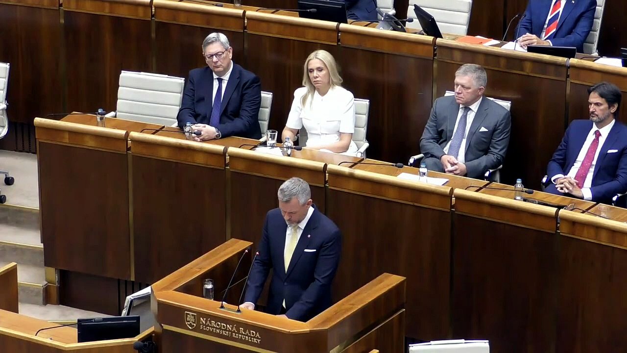 ZÁZNAM: Prezident: Ľudia sú z konsolidácie unavení a odmietajú ďalšie škrtanie