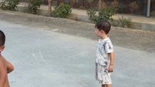 La joie de ces enfants en voyant leur père chauffeur routier de retour