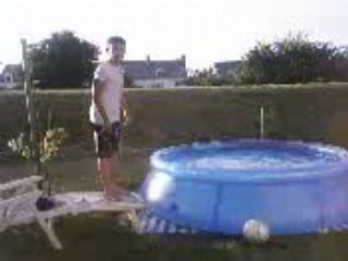 Mwa Cerceuil Dans Ma Piscine
