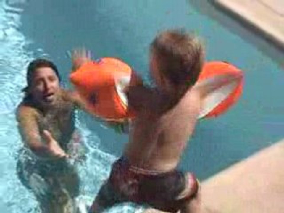 A la piscine... (3!)