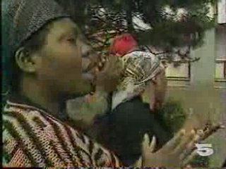 Agression raciste bidon d'Anne Moulin une menteuse noire à Avignon dans le Vaucluse aprés une coupe de cheveux ratée par l'un de ses amis-le racisme antiblanc