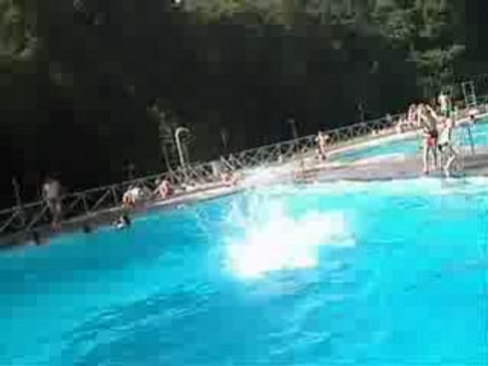 Mon neveux florian en mode salto etoile xD