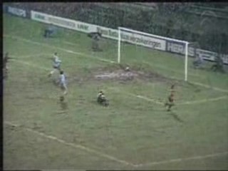 Ballon stoppé par la boue