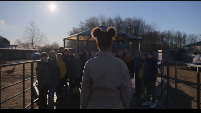 Nada É O Que Parece Ser 1 Temporada Trailer Dublado