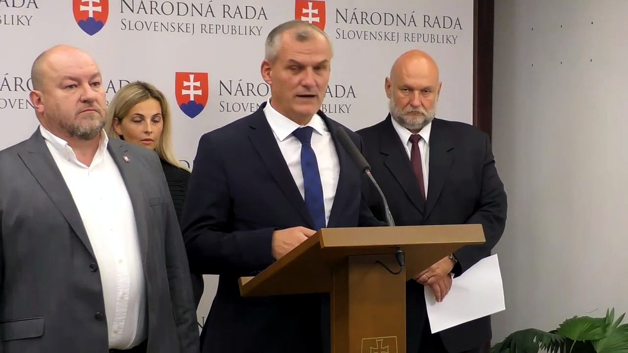 ZÁZNAM: Malatinec žiada koalíciu, aby jeho návrh k FPU posunula do 2. čítania