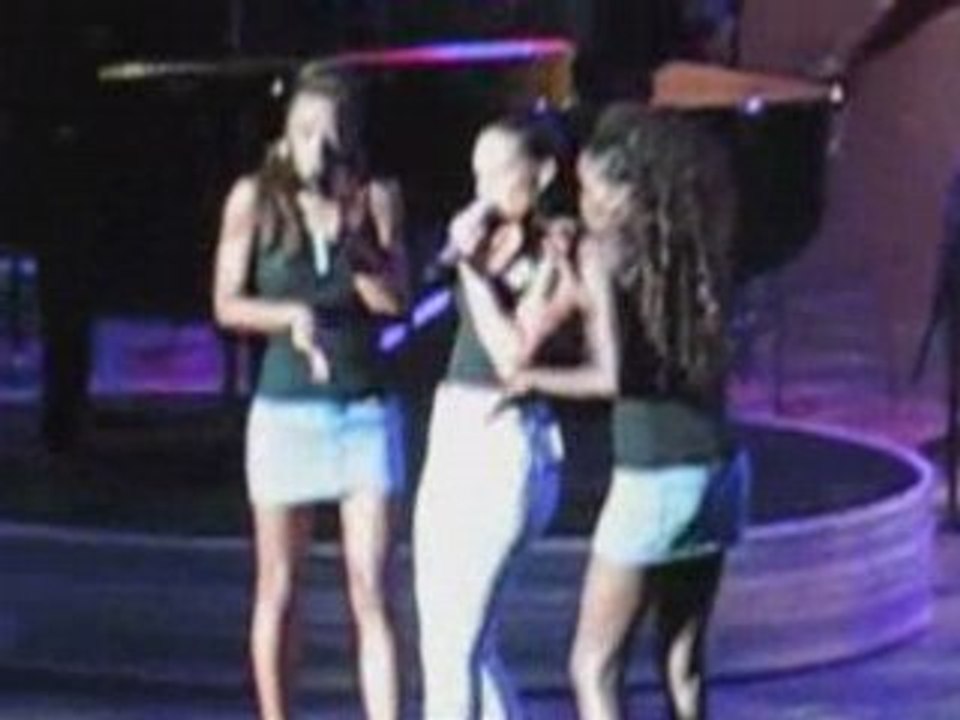 Teenage love affair alicia keys live in Nimes