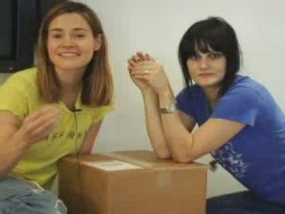 Uh Huh Her arm wrestle the rematch