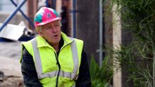 Retiring stonemasons say young people can save historic buildings through trade