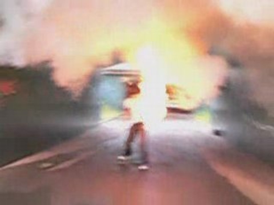 Gros Fumigène qu'explose...