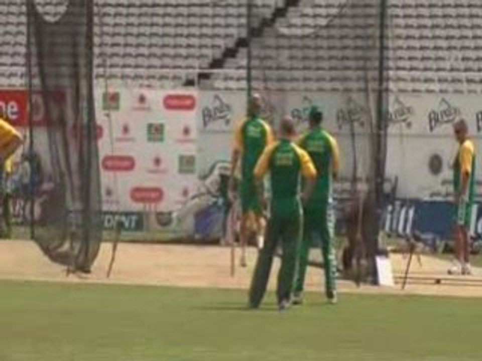 Rain delays third Test day at the Oval