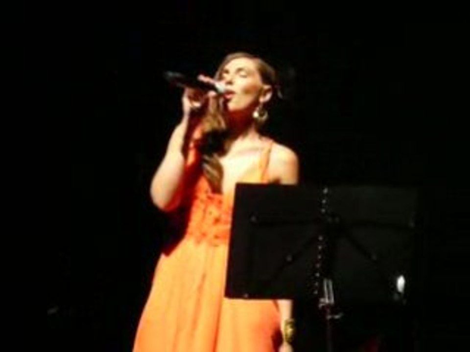 Laure Milan - Tant que je chante