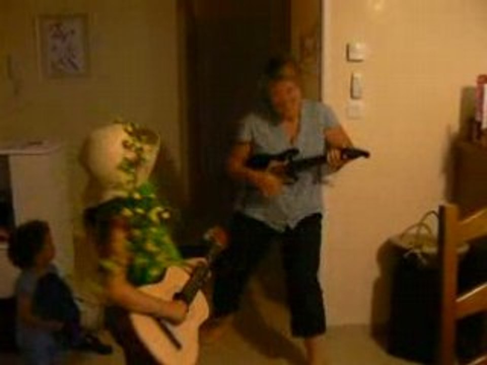 Martine à la guitarre