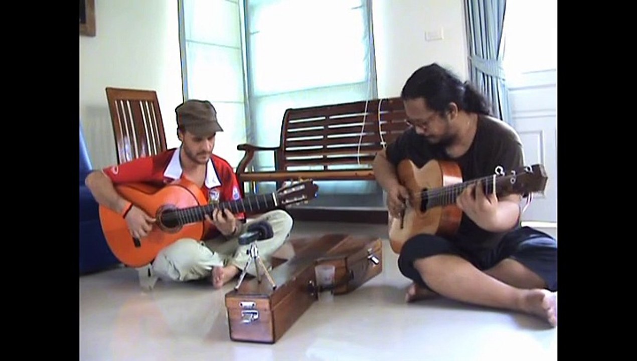 En Thaïlande rencontre avec un guitariste