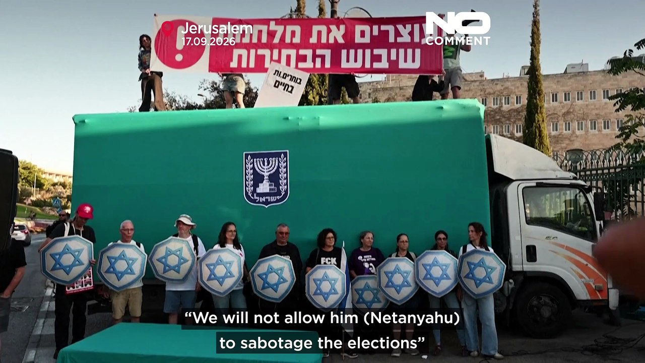 Israelis demonstrieren mit Raketenplakaten und Netanyahu-Masken für Oktoberwahl
