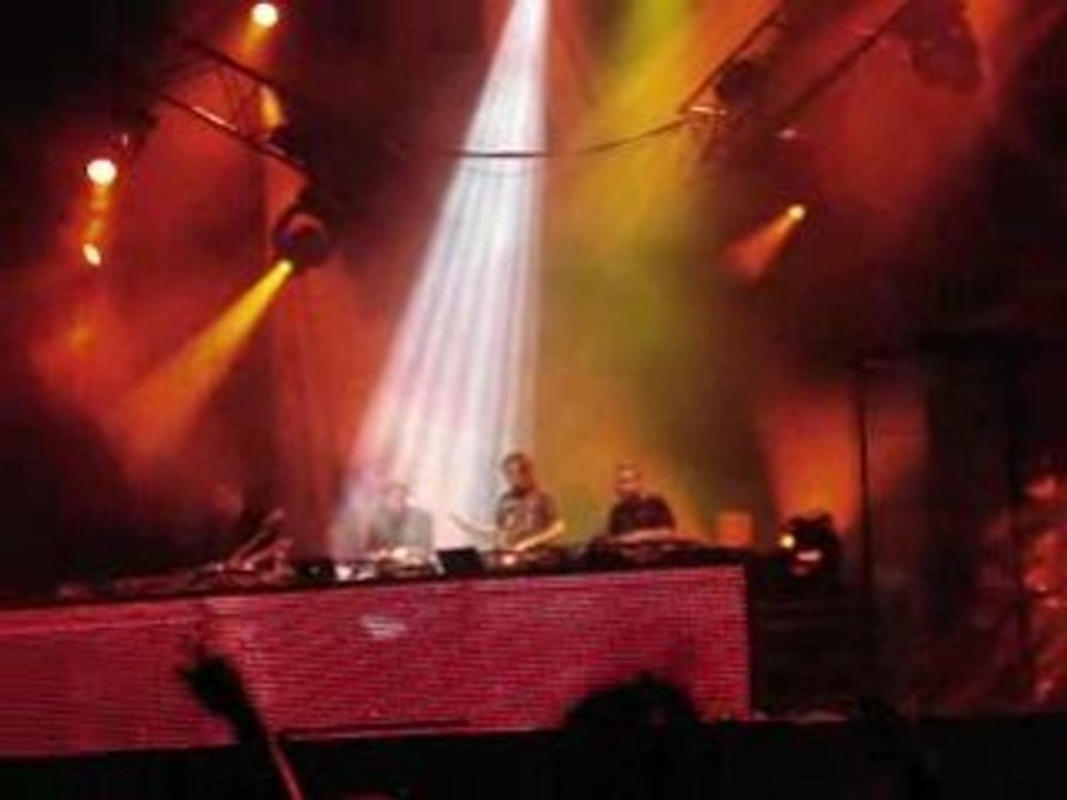 Birdy Nam Nam-Abbesses- Garden Nef Party 2008