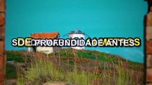 A porta de ferro sem maçaneta encontrada sob a escada do farol de Itacoatiara