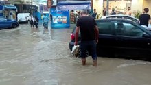 Καταρρακτώδεις βροχές και πλημμύρες παραλύουν την Τύνιδα, κλείνουν τα σχολεία