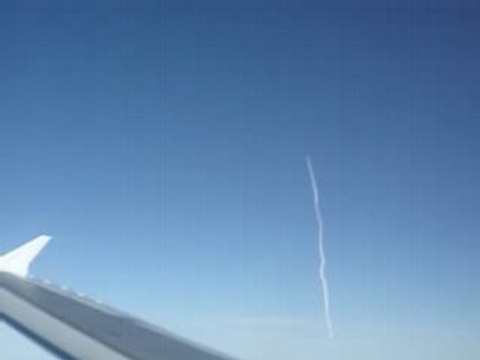 Décollage d'une navette spatiale filmé depuis un avion