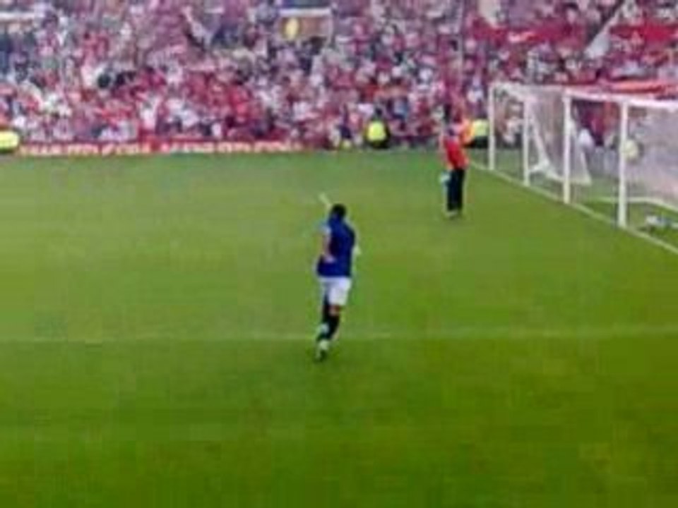 Rio Ferdinand warming up at Solskjaer's testimonial