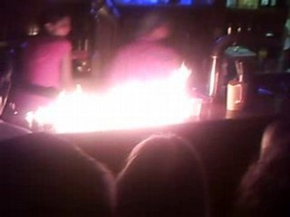 allumer le feu au cyber café.Fetes de bayonne  (19)